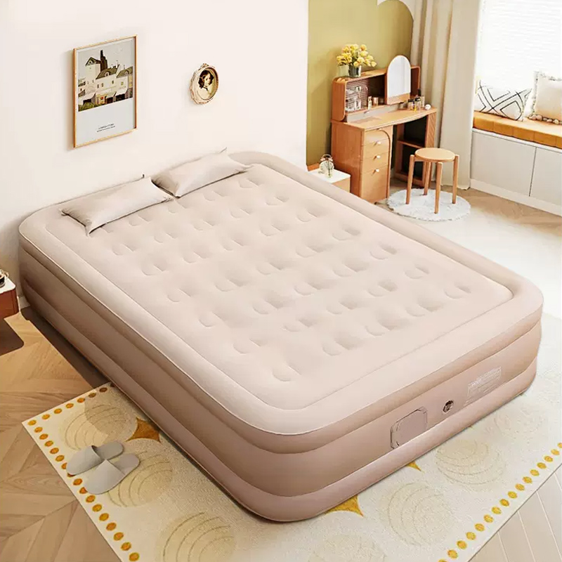 Outdoor Furniture Nearby - Надувной матрас Queen со встроенным насосом.